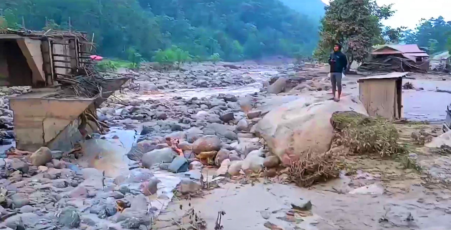 सङ्खुवासभामा बाढीले बगाउँदा १ जनाको मृत्यु, १७ जना सम्पर्कविहीन