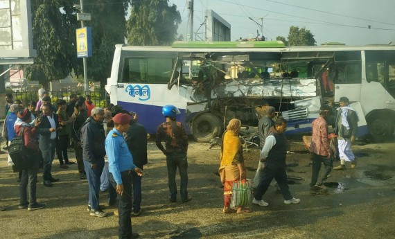 धनुषाको ढल्केवरमा सवारी साधन दुर्घटना हुँदा २ जनाको मृत्यु