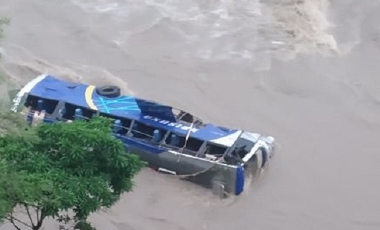 ४० यात्रु बोकेको बस त्रिशुलीमा खस्दा ४ जनाको मृत्यु