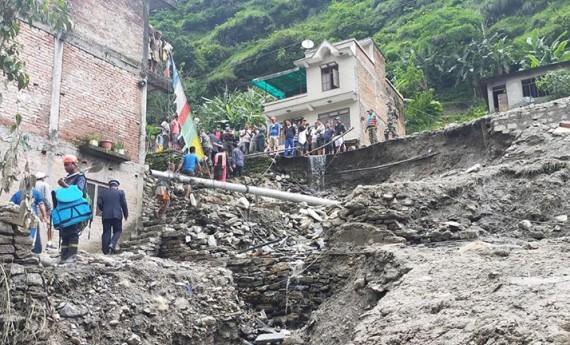 बाह्रबिसेको जम्बु बाढीपहिरो अपडेटः घाईतेको उद्धार गरिंदै, २० जना वेपत्ता खोजिकार्य जारी