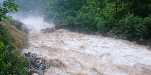 बाढी पहिराेमा परि १० हजारभन्दा धेरै नागरिक विस्थापित