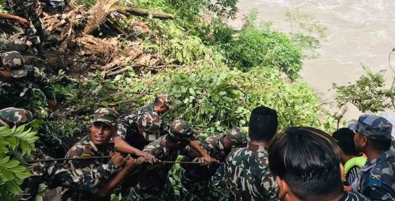 तनहुँको आँबुखैरेनीमा बस दुर्घटना: २७ जना भारतीयको मृत्यु