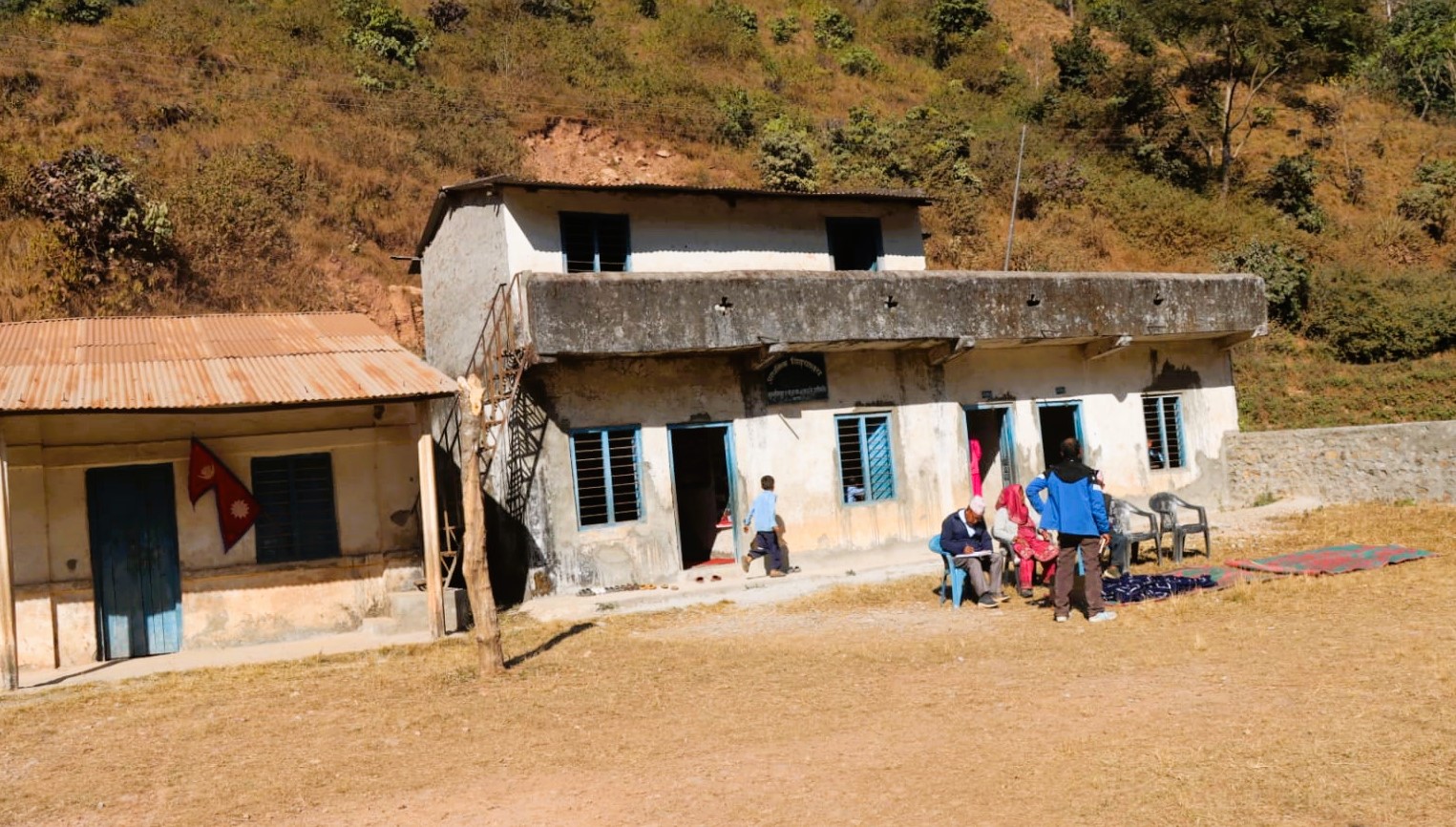 दुई दिदीबहिनी स्कुल नआए कक्षा सधैँ खाली